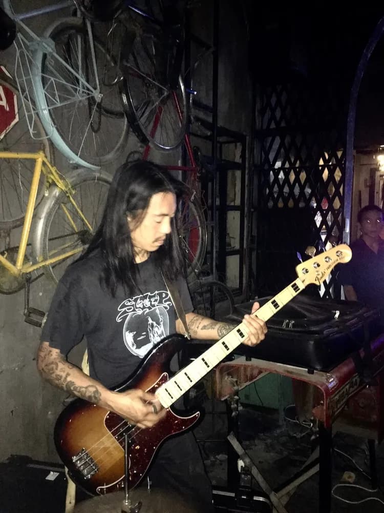 Tay bass chơi nhạc giữa đêm 2018 của STAYSICK